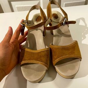 Women’s 9 Ugg sling back clog heels